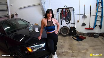 pornxxx roadside - fit girl gets her pussy banged by the car mechanic 
