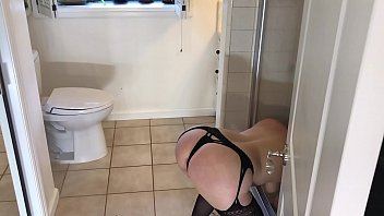 dirty maid sexvdeo gets stuck - erin electra 